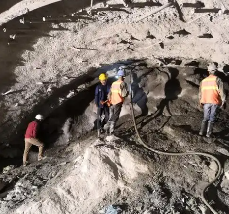 渭滨拱顶带模注浆料的施工流程及注意事项